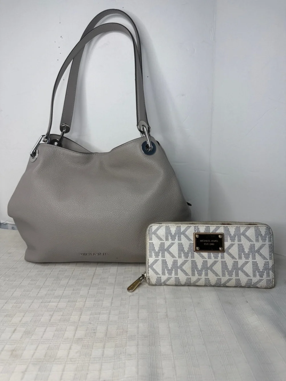 Michael Kors Raven Large Pebbled Leather Tote, Pearl Grey Bag /Wallet set.
